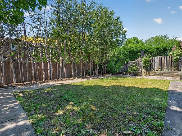 28 Wootten Way N — Photo 41