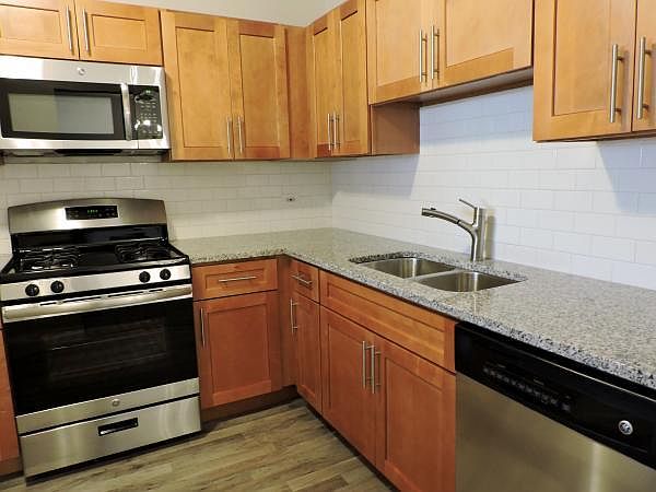 1st image of 523 Des Plaines Ave