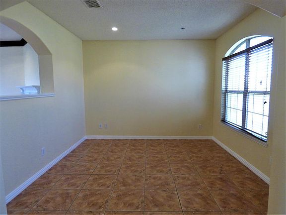 5th image of 3532 Tamarack Dr