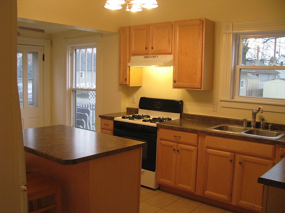 2nd image of 727 Dekalb Ave