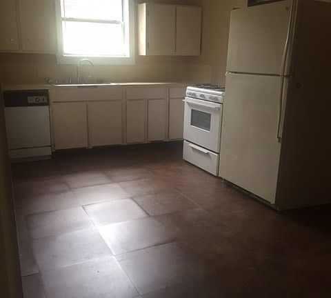2nd image of 213 N 15th St