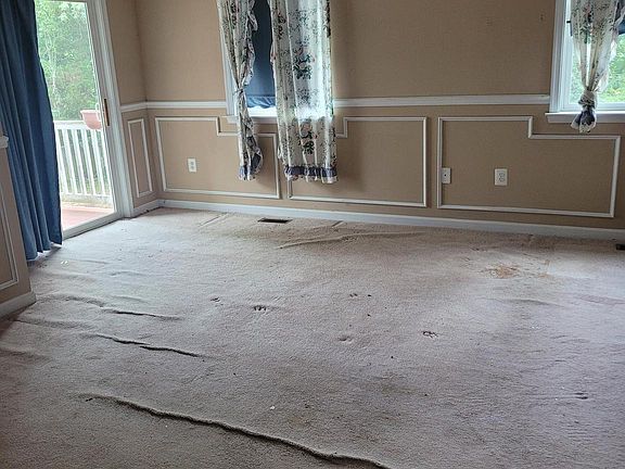 3rd image of 9831 Sylvan Turn