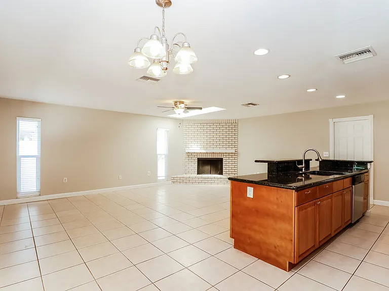 1701 E Orangeside Rd — Photo 5