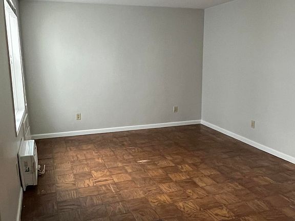 5th image of 36 Hamilton Ave APT 1U