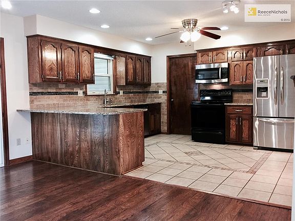 5th image of 123 NE Leann Dr