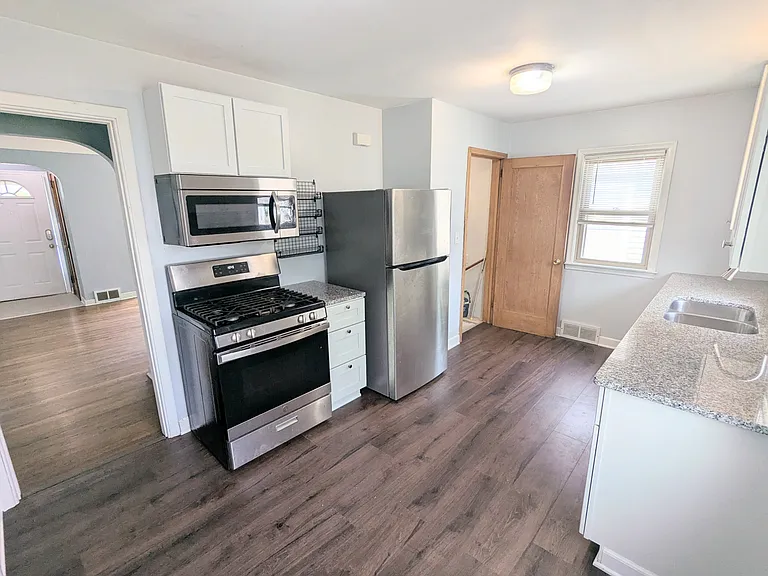 1911 Orange Ave E #1 — Photo 2