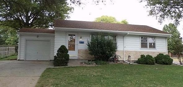 1st image of 812 Hillcrest Dr