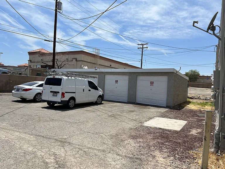 624 E Virginia Way #D — Photo 2