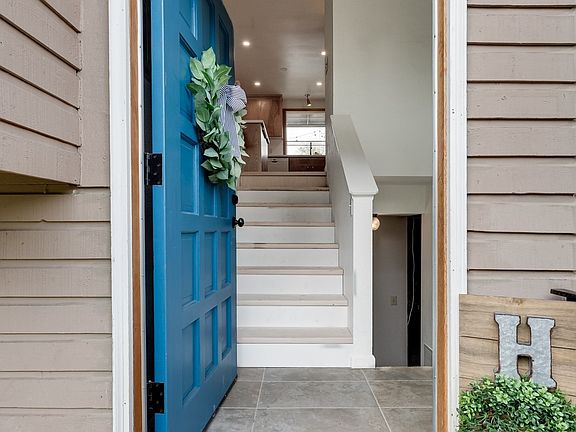 Newly tiled entry & stairs.