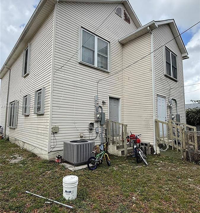 2nd image of 1738 SW 44th Ter