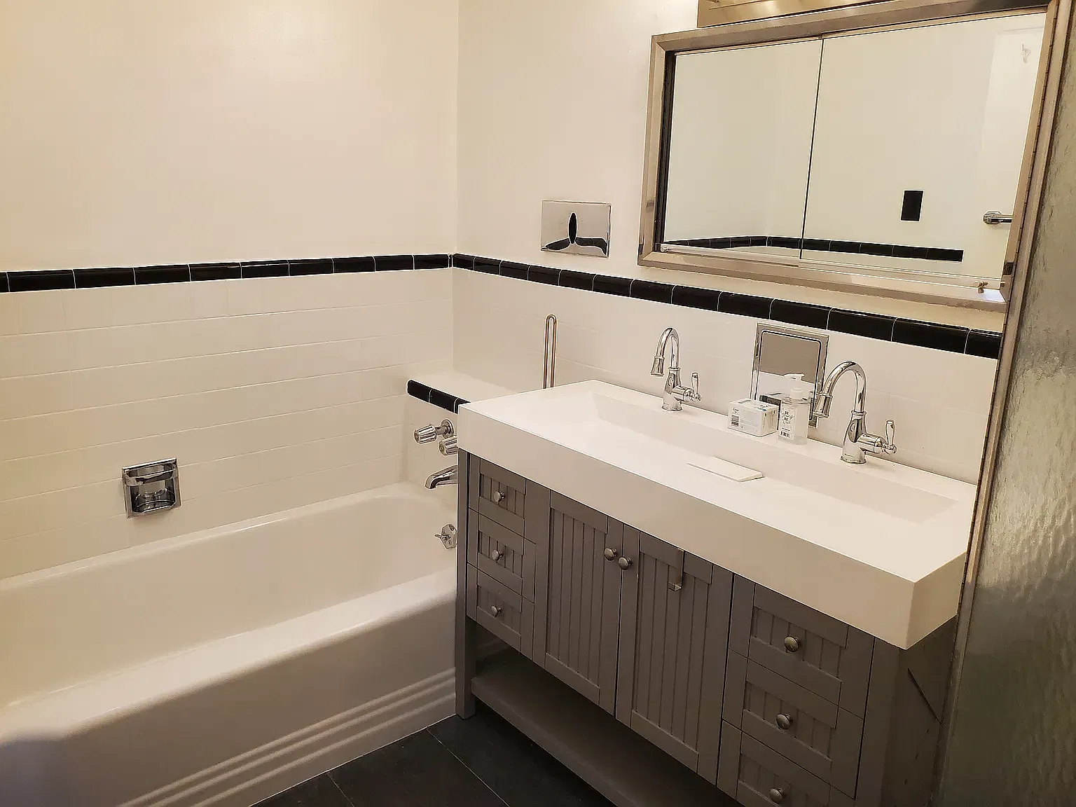 615 East 55th Street — Photo 4