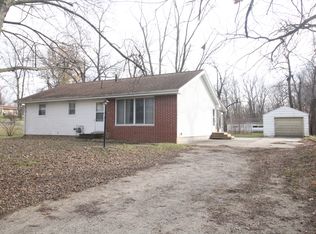 1011 1st St, Center Point, IA 52213