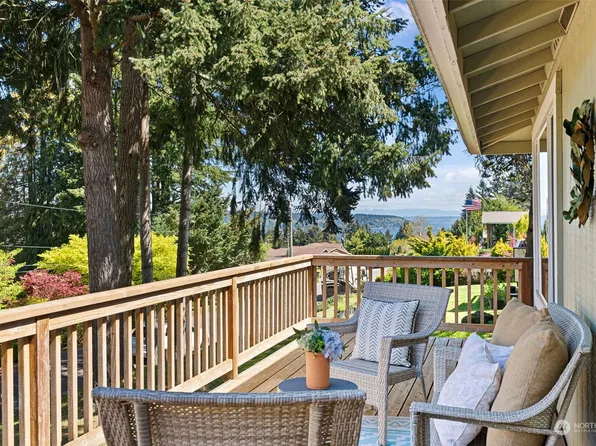 7209 Pioneer Way, Gig Harbor, WA 98335