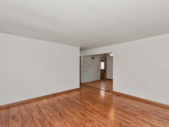 5th image of 7400 W Melvina STREET