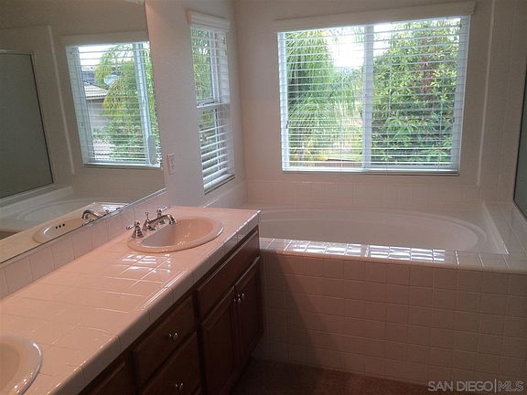 4th image of 604 Yarrow Way