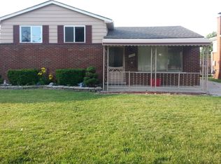 15261 Common Rd, Roseville, MI 48066