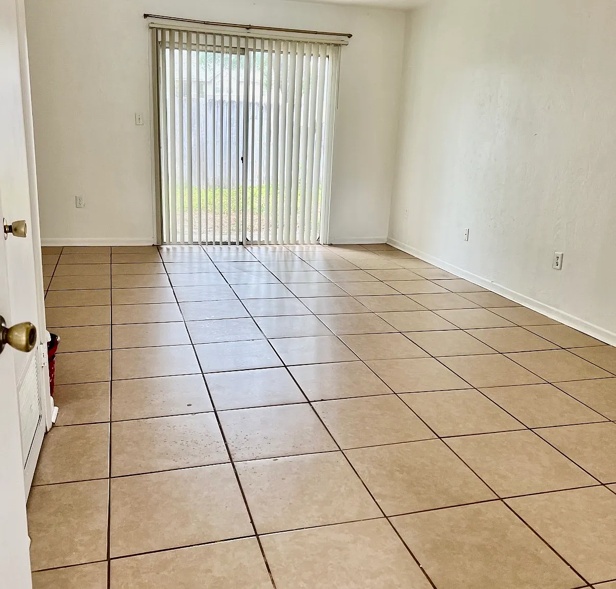 2 bed, 1.5 bath, 986 sqft, $1,200 — Photo 3