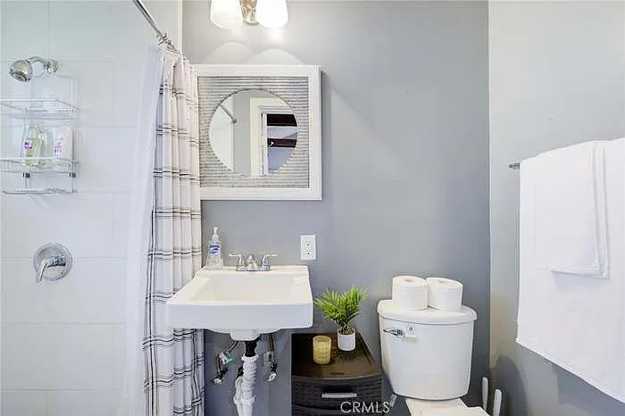 6542 Balcom Ave — Photo 15