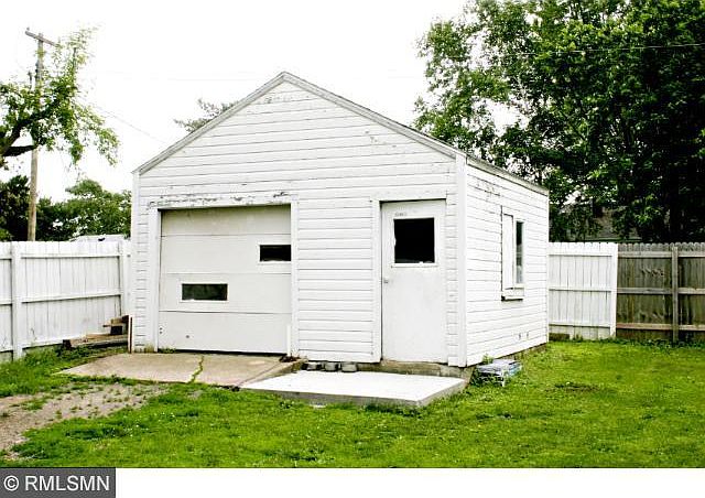 1st image of 460 Hazel Ave E