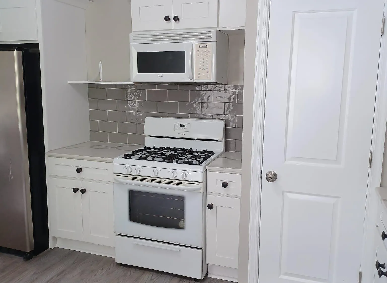 2 bed, 1000 sqft, $1,620 — Photo 2