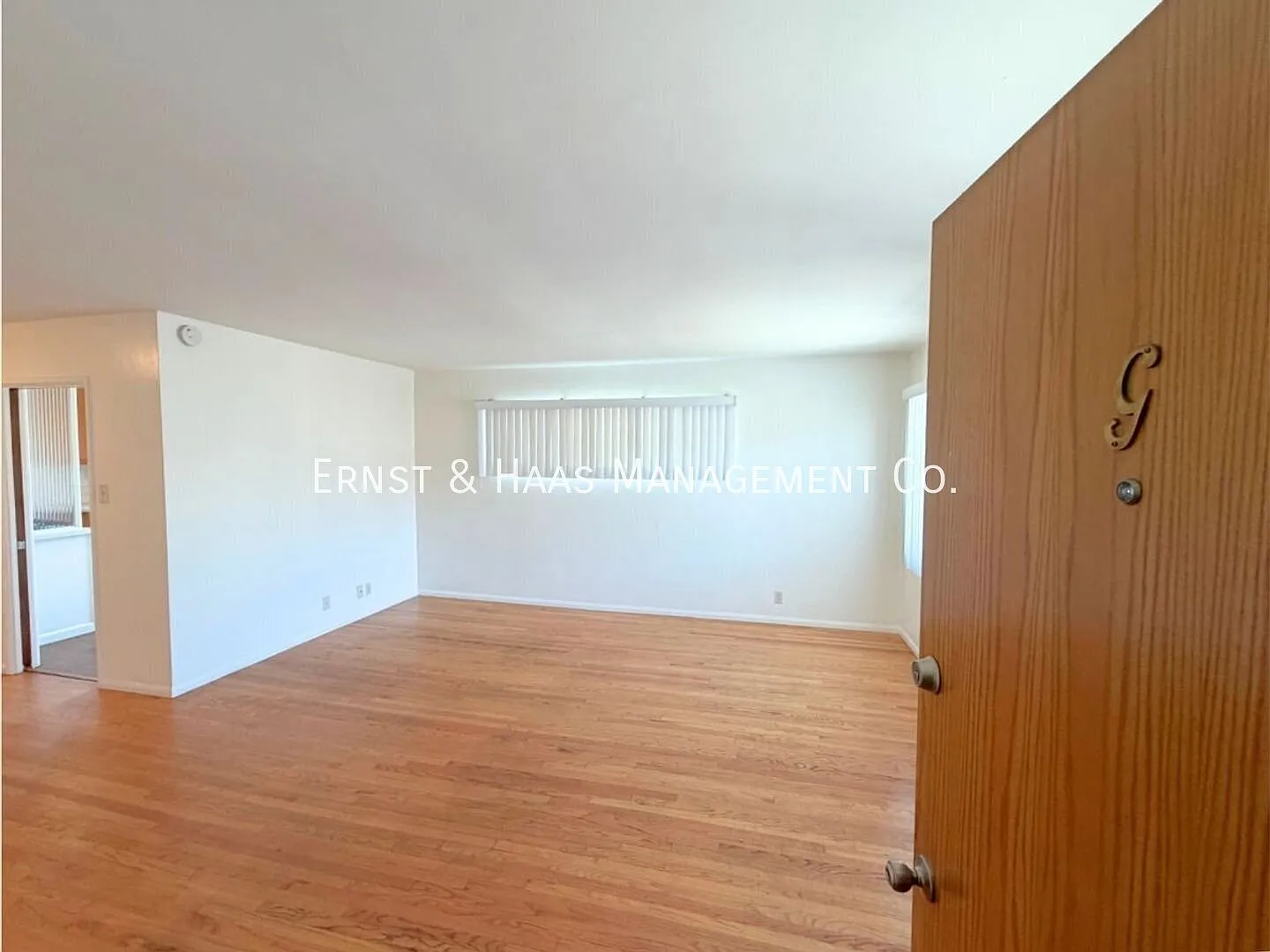 Beautifully Upgraded 2-Bedroom, 2-Bathroom Apartment Steps From Downtown! — Photo 2