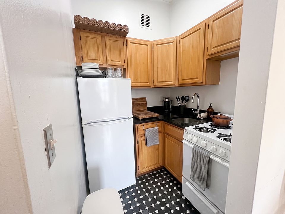 2nd image of 238 W 20th St APT 5A