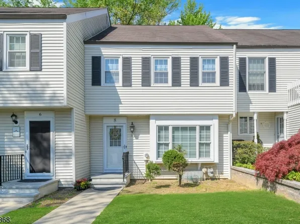 8 Pembroke Dr, Mendham Boro, NJ 07945
