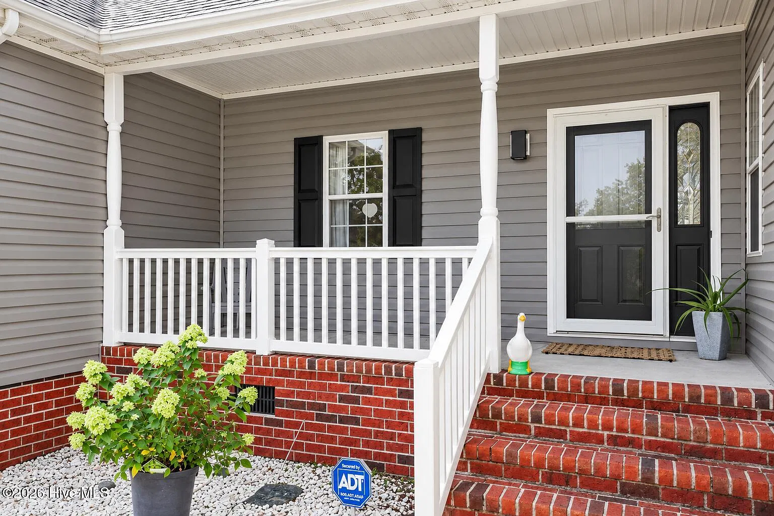4 bed, 3.0 bath, 2740 sqft, $2,800 — Photo 3