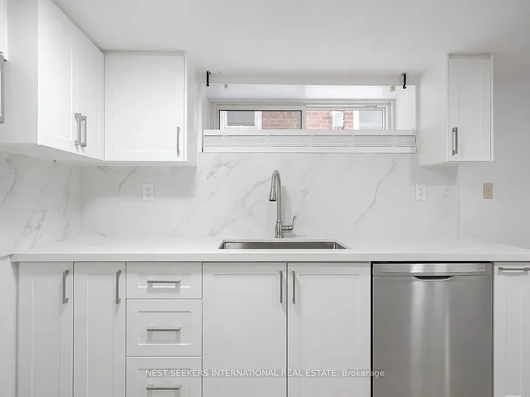 963 Avenue Rd #5 — Photo 7