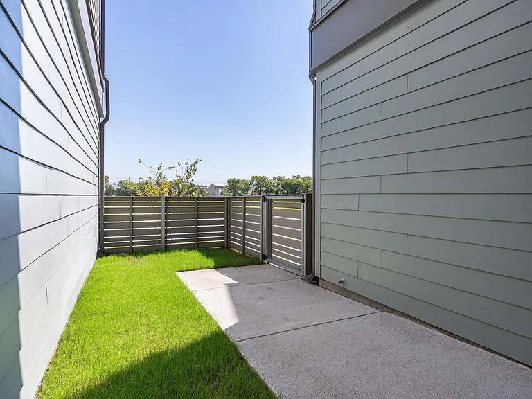 Escalon Townhomes — Photo 29