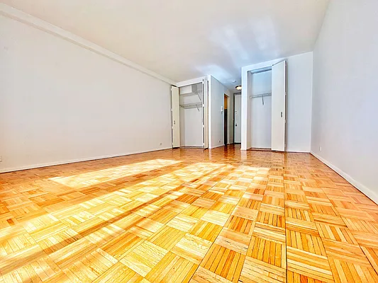 Rented by Level Group | media 1