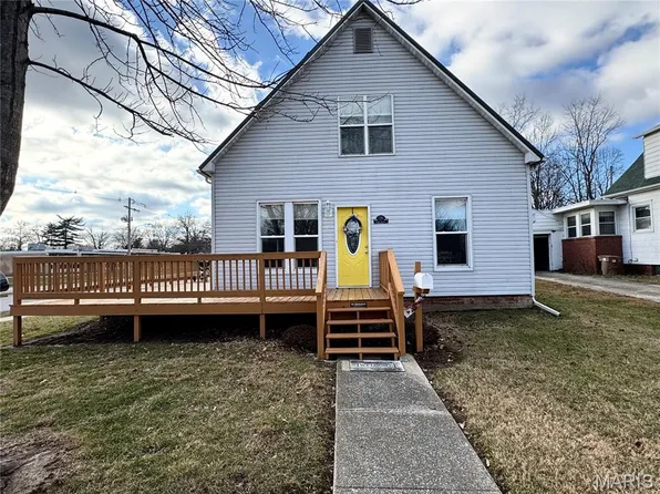 720 Chase St, Hillsboro, IL 62049