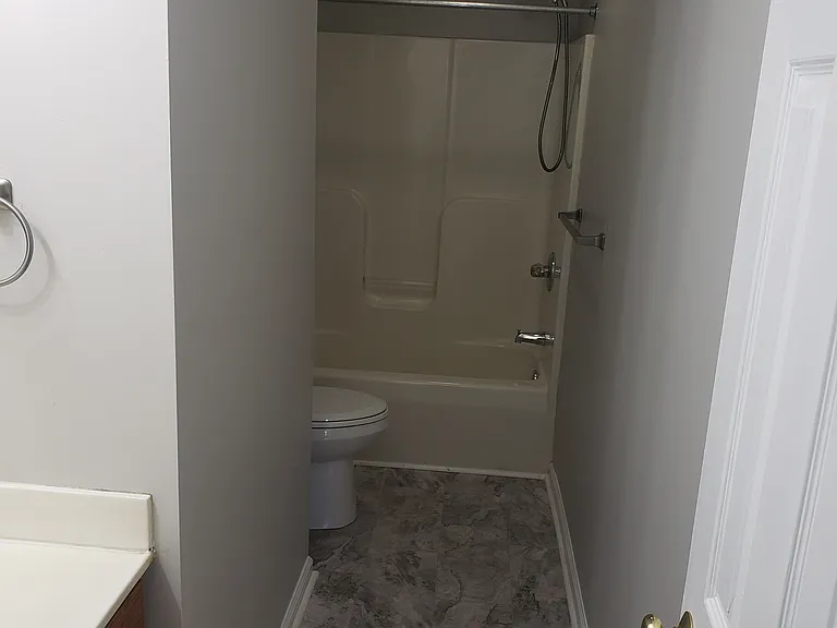 Unit 6 Full Bath