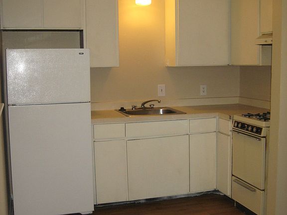 3rd image of 924 E Dean Keeton St #F1c038ebb