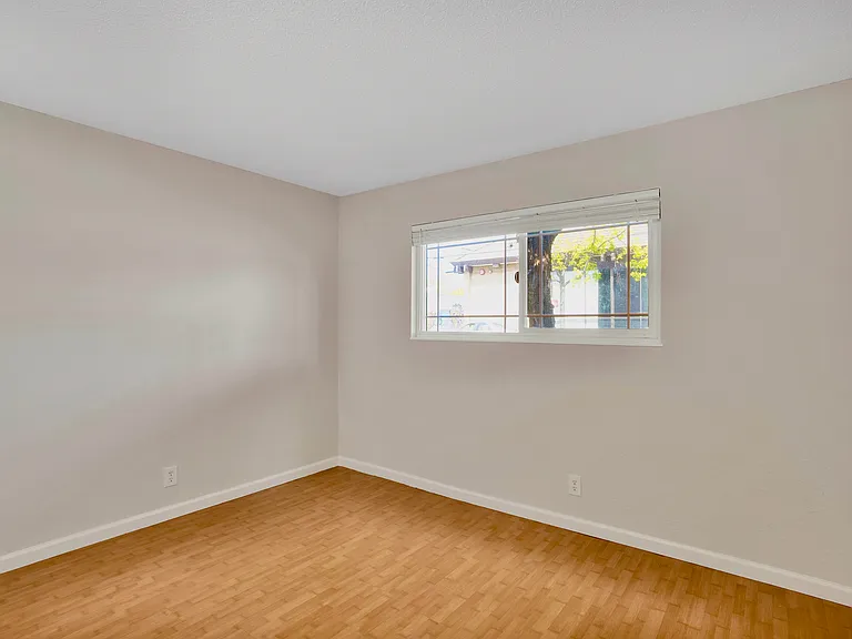 945 Kearney St #1 — Photo 17