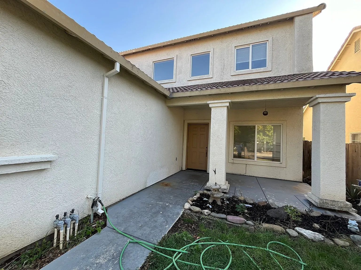 5 bed, 2280 sqft, $2,950 — Photo 2