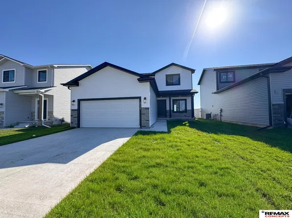 10526 S 76th St, Lincoln, NE 68516