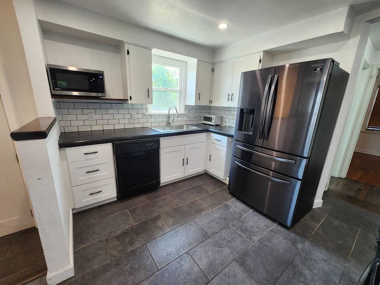 3 bed, 1784 sqft, $2,100 — Photo 4