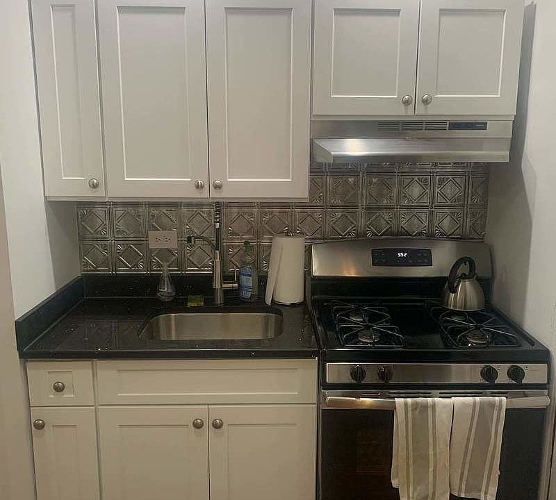 1st image of 215 W 18th St #3E