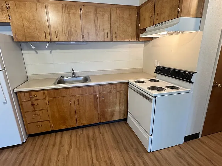 1630 Ferry St — Photo 13