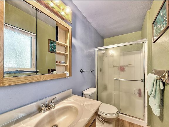 2nd image of 831 Taylor Way