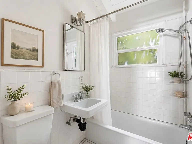 806 Westmount Dr #1 — Photo 8