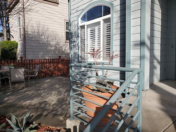 2nd image of 250 Avenue Alhambra