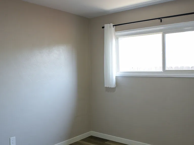 4481 Dwight St — Photo 35