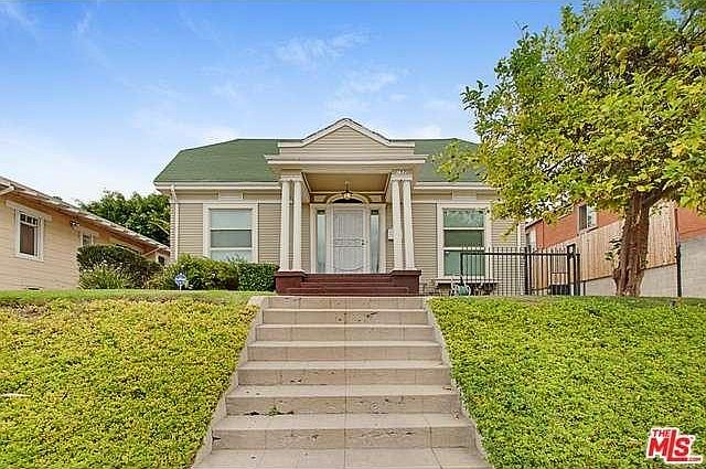 1st image of 152 N Mariposa Ave