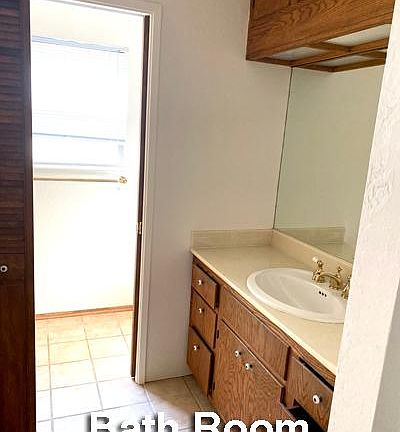 2nd image of 328 Lakeview Way