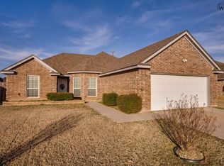 110 E Valley Dr, Iowa Park, TX 76367