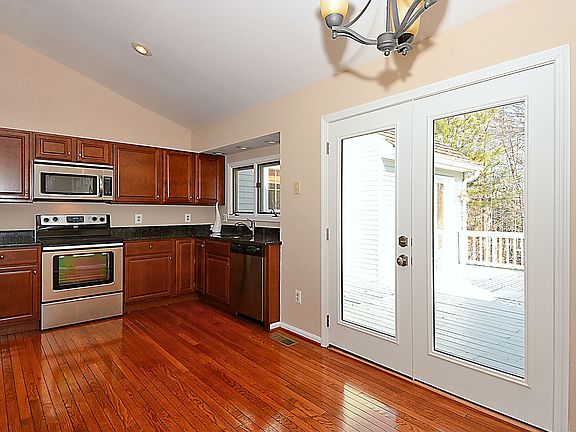 4th image of 8049 Oak Hollow Ln