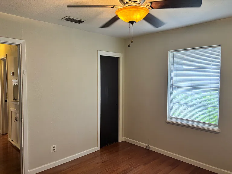 610 W Bullock St — Photo 7