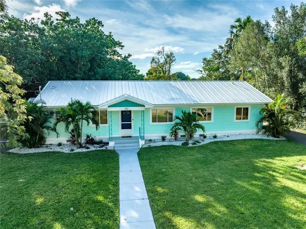 704 59th St NW, Bradenton, FL 34209
